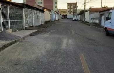 Imagem: A casa possui 3 Dormitórios, 1 Banheiro, 1 Vaga na garagem