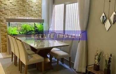 Imagem: A casa possui 3 Dormitórios, 4 Banheiros, 2 Vagas na garagem