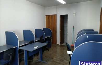 Imagem: O depósito possui 1 Vaga na garagem e 47m² de Área e está