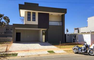 Imagem: A casa em condomínio possui 4 Dormitórios, 5 Banheiros, 4