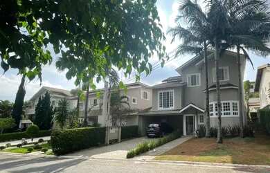 Imagem: A casa em condomínio possui 4 Dormitórios, 5 Banheiros, 5