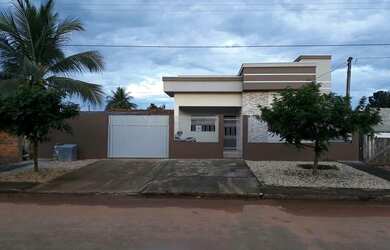 Imagem: A casa possui 2 Dormitórios e está localizado em Cerejeiras