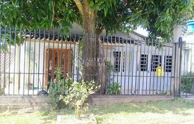 Imagem: A casa possui 2 Dormitórios, 1 Banheiro, 1 Vaga na garagem