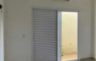 Imagem: A casa possui 5 Dormitórios, 5 Banheiros, 4 Vagas na garagem