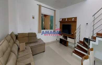 Imagem: A casa possui 2 Dormitórios, 2 Banheiros, 2 Vagas na garagem