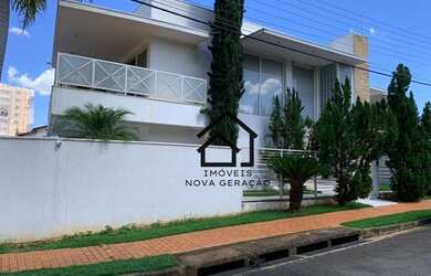 Imagem: A casa possui 4 Dormitórios, 5 Banheiros, 510m² de Área e