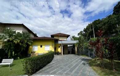 Imagem: A casa em condomínioe possui 4 Dormitórios, 5 Banheiros, 5