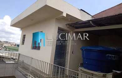 Imagem: A casa possui 4 Dormitórios, 4 Banheiros, 1 Vaga na garagem