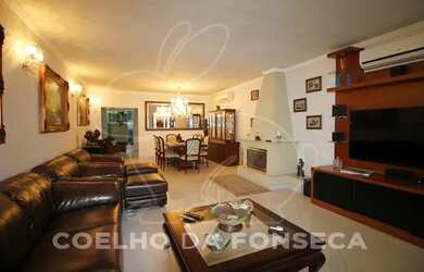 Imagem: A casa possui 3 Dormitórios, 4 Banheiros, 4 Vagas na garagem