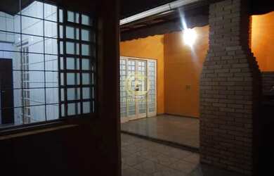 Imagem: A casa em condomínio possui 3 Dormitórios, 2 Banheiros, 2