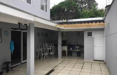 Imagem: A casa possui 3 Dormitórios, 4 Banheiros, 4 Vagas na garagem