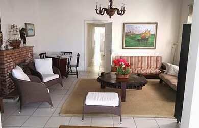 Imagem: A casa possui 5 Dormitórios, 5 Banheiros, 5 Vagas na garagem