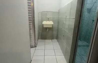 Imagem: A casa possui 1 Dormitório, 1 Banheiro e está localizado