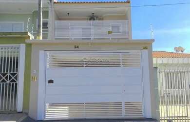 Imagem: A casa possui 3 Dormitórios, 5 Banheiros, 3 Vagas na garagem