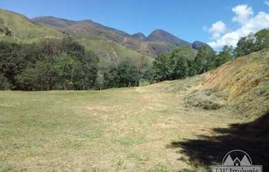Imagem: O terreno possui 2.500m² de Área e está localizado em Posse