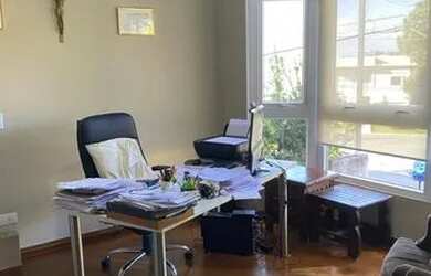 Imagem: A casa em condomínio possui 4 Dormitórios, 5 Banheiros, 3