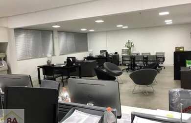 Imagem: O depósito possui 3 Vagas na garagem, 100m² de Área e está