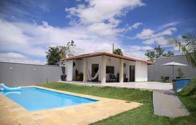 Imagem: A casa em condomínio possui 2 Dormitórios, 2 Banheiros, 4