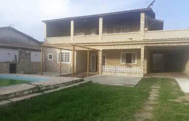 Imagem: A casa possui 5 Dormitórios, 4 Banheiros, 5 Vagas na garagem