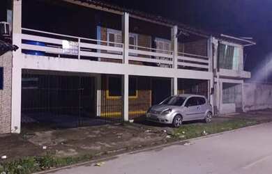 Imagem: A casa possui 3 Dormitórios, 2 Banheiros, 2 Vagas na garagem