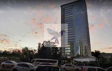 Imagem: O depósito possui 5 Vagas na garagem e 900m² de Área e está