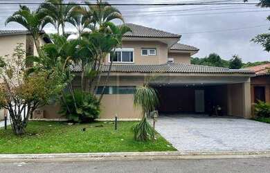Imagem: A casa em condomínio possui 4 Dormitórios, 5 Banheiros, 4