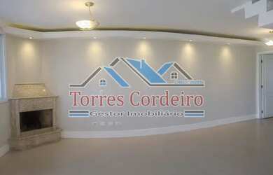 Imagem: A casa possui 3 Dormitórios, 4 Banheiros, 2 Vagas na garagem