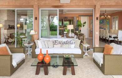 Imagem: A casa possui 5 Dormitórios, 5 Banheiros, 3 Vagas na garagem