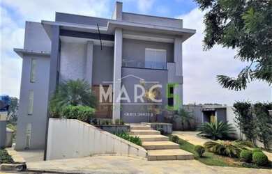 Imagem: A casa em condomínio possui 4 Dormitórios, 5 Banheiros, 4