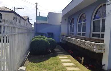 Imagem: A casa para alugar possui 3 Dormitórios, 3 Banheiros, 2 Vagas