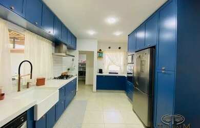 Imagem: A casa em condomínio possui 4 Dormitórios, 5 Banheiros, 5