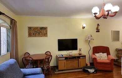 Imagem: A casa possui 4 Dormitórios, 4 Banheiros, 2 Vagas na garagem