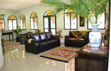 Imagem: A casa em condomínio possui 4 Dormitórios, 3 Banheiros, 2