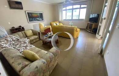 Imagem: A casa possui 5 Dormitórios, 5 Banheiros, 4 Vagas na garagem