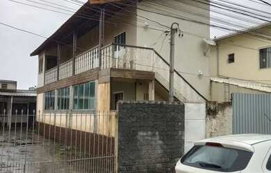 Imagem: A casa possui 2 Dormitórios, 1 Banheiro, 1 Vaga na garagem