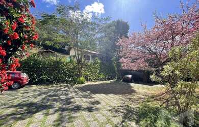 Imagem: A casa em condomínio possui 5 Dormitórios, 5 Banheiros, 1