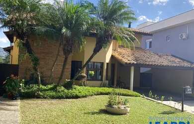 Imagem: A casa em condomínio possui 3 Dormitórios, 5 Banheiros, 4