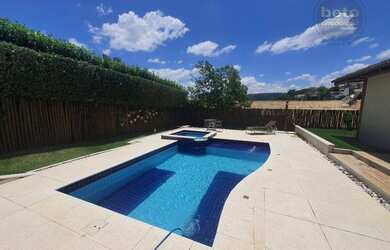 Imagem: A casa em condomínio possui 4 Dormitórios, 5 Banheiros, 4