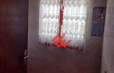 Imagem: A casa possui 3 Dormitórios, 1 Banheiro, 1 Vaga na garagem