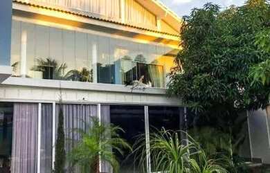 Imagem: A casa em condomínio para alugar possui 5 Dormitórios, 5 Banheiros