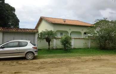 Imagem: A casa possui 2 Dormitórios, 2 Banheiros, 5 Vagas na garagem