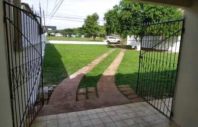 Imagem: A casa possui 2 Dormitórios, 2 Banheiros, 1 Vaga na garagem