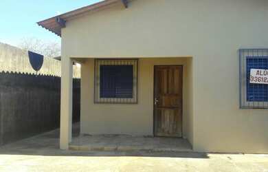 Imagem: A casa possui 2 Dormitórios, 1 Banheiro, 1 Vaga na garagem