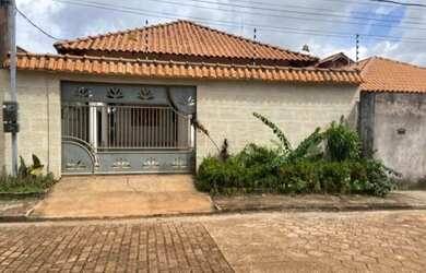 Imagem: A casa possui 2 Dormitórios, 2 Banheiros e está localizado