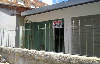 Imagem: A casa possui 2 Dormitórios, 1 Banheiro, 1 Vaga na garagem