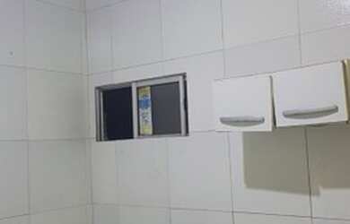 Imagem: A casa possui 1 Dormitório, 1 Banheiro e está localizado