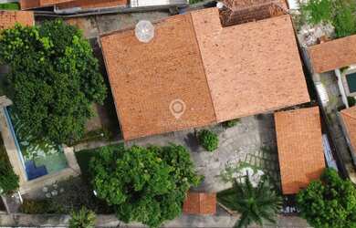 Imagem: A casa possui 4 Dormitórios, 5 Banheiros, 4 Vagas na garagem