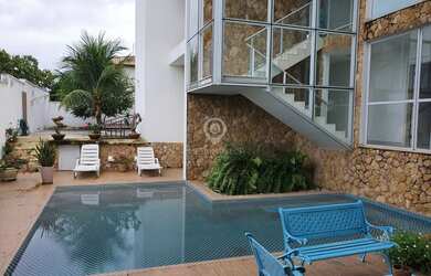 Imagem: A casa possui 5 Dormitórios, 5 Banheiros, 5 Vagas na garagem