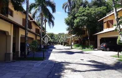 Imagem: A casa em condomínio possui 3 Dormitórios, 1 Banheiro, 3 Vagas