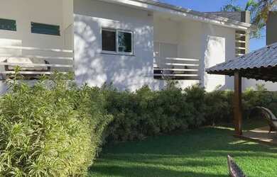 Imagem: A casa em condomínio possui 5 Dormitórios, 5 Banheiros, 4